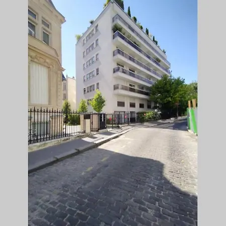 Chic Studio Champs-elysees Apartment Paris