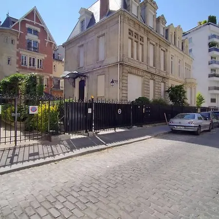 Chic Studio Champs-elysees Apartment