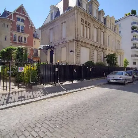 Chic Studio Champs-elysees Apartment